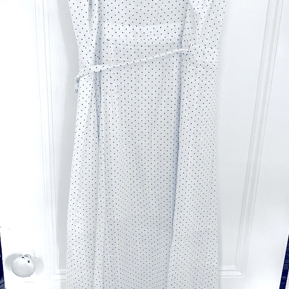 NWT Revolve Line+ Dot Lillie Wrap MIDI in White w/ Gray polka dots - XS - Picture 8 of 12